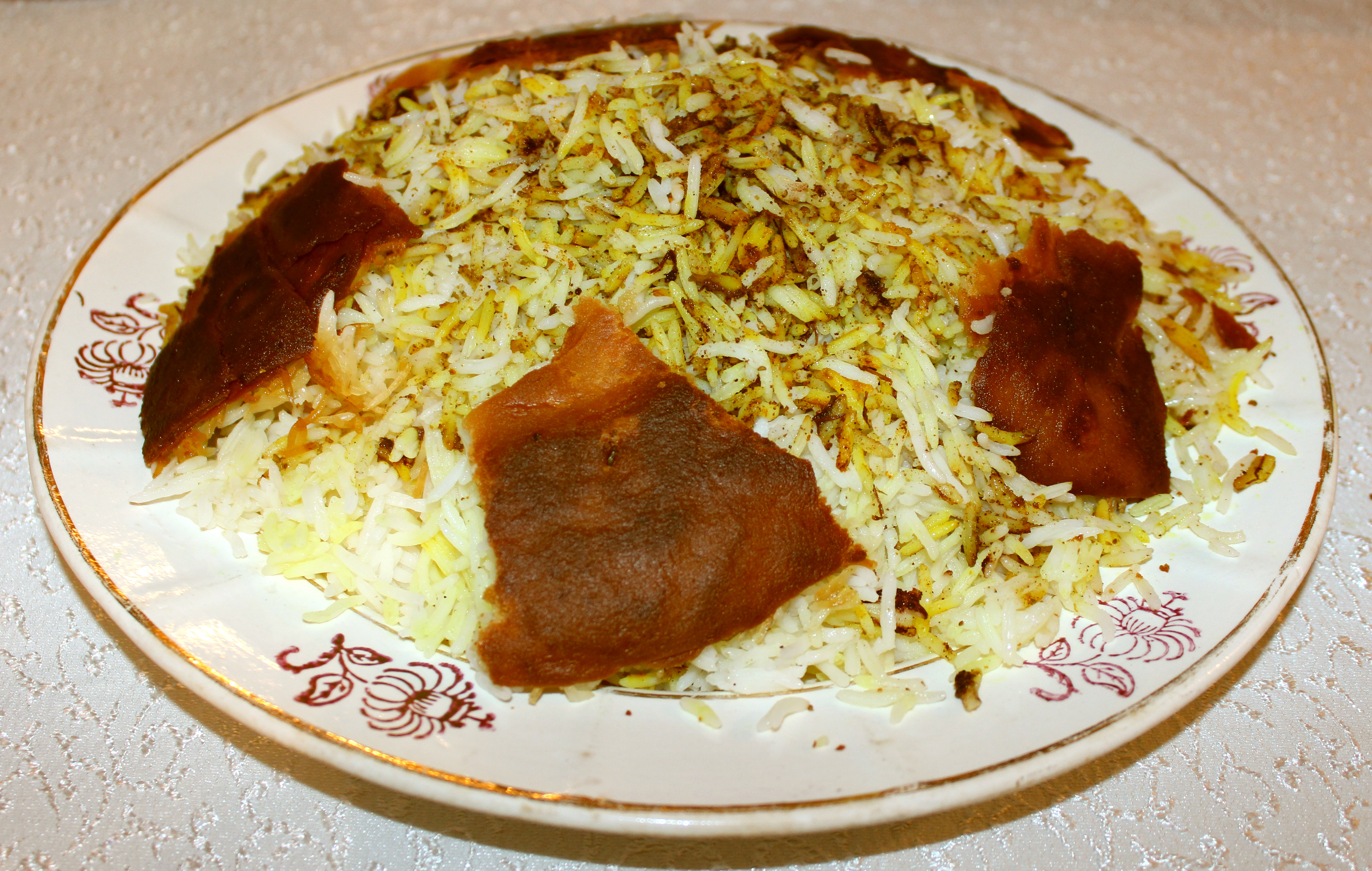 Photoreal photograph of the finished dish Azerbaijani plov (plov), the actual plate from Azerbaijan, handmade ceramic, natural window light, shallow depth of field, no text, no logo, no people, Natural window light, ivory linen, handmade ceramic, shallow depth of field, no text, no logo, no watermark, fine-dining magazine photograph. Azerbaijani plov